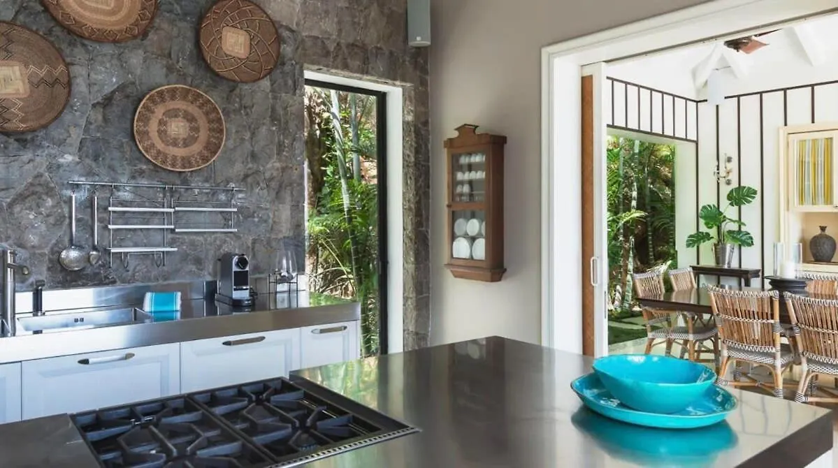Architectural Gem In The Heart Of A Lush Vegetation Βίλα Γουσταβία 0*,